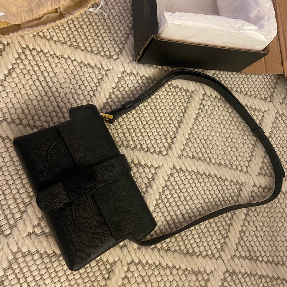 Senreve - Aria Belt Bag in pebble leather Nior / Gold